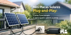 Mini placas solares plug-and-play com dois painéis conectados a um inversor em área residencial